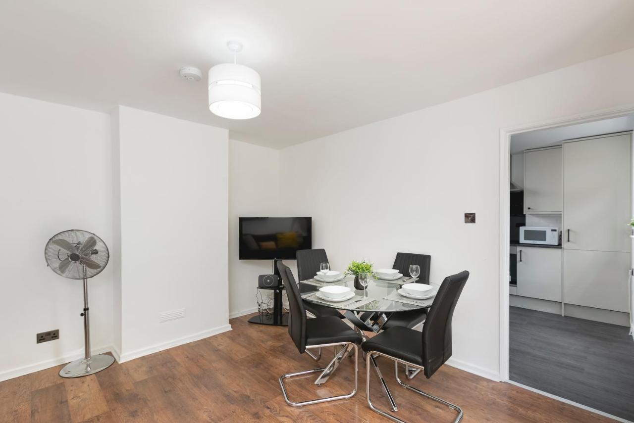 Skyvillion - Stevenage Spacious Comfy 2Bed House With Garden, Free Wifi & Parking Zewnętrze zdjęcie