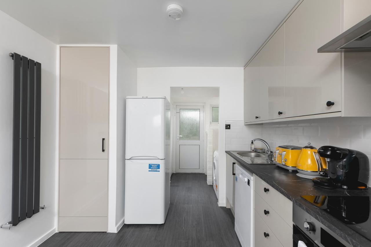 Skyvillion - Stevenage Spacious Comfy 2Bed House With Garden, Free Wifi & Parking Zewnętrze zdjęcie