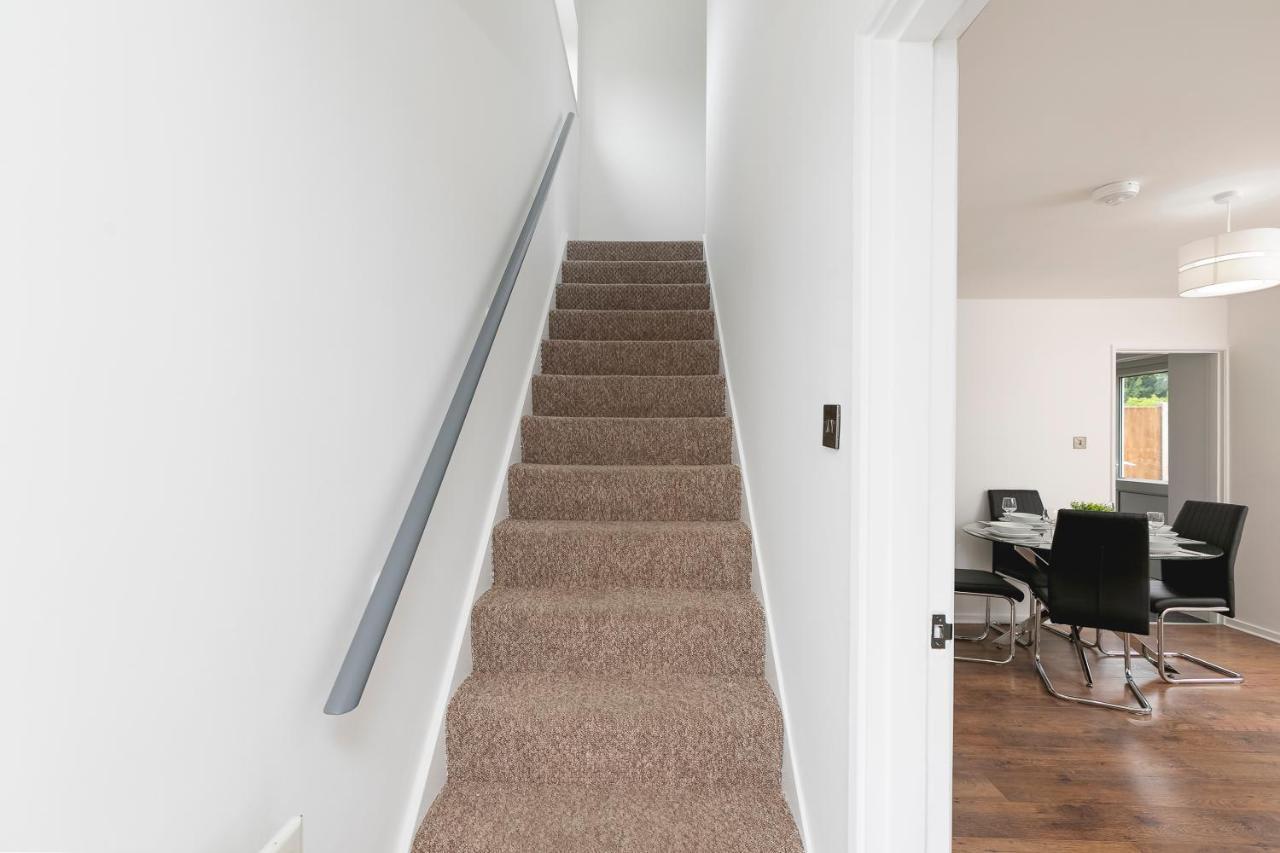 Skyvillion - Stevenage Spacious Comfy 2Bed House With Garden, Free Wifi & Parking Zewnętrze zdjęcie