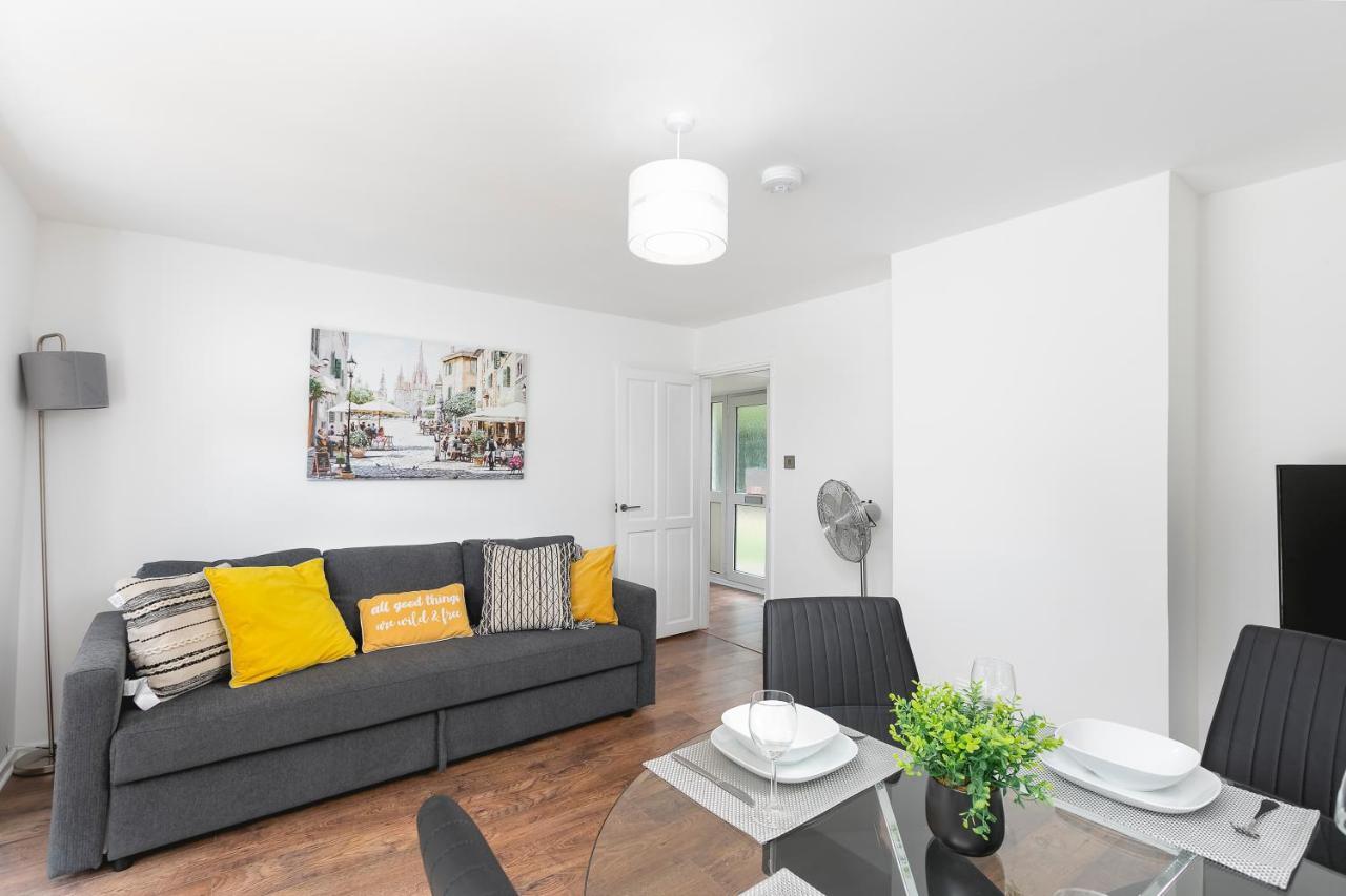 Skyvillion - Stevenage Spacious Comfy 2Bed House With Garden, Free Wifi & Parking Zewnętrze zdjęcie