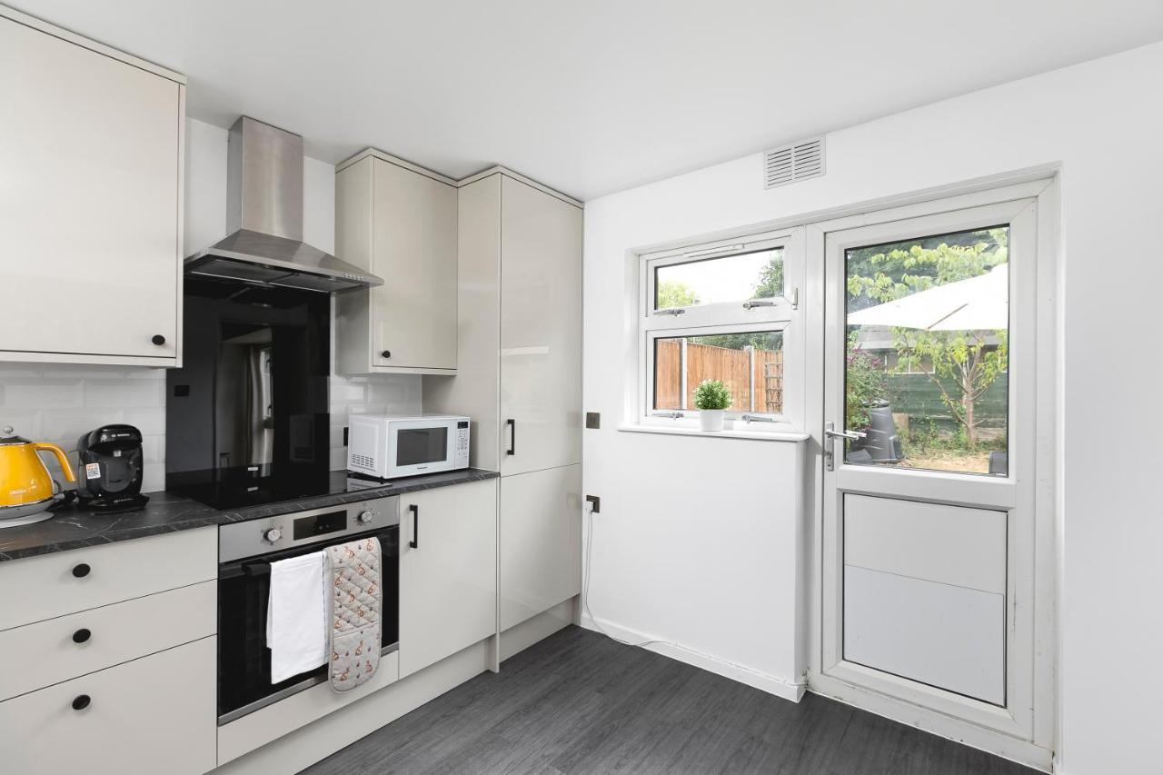 Skyvillion - Stevenage Spacious Comfy 2Bed House With Garden, Free Wifi & Parking Zewnętrze zdjęcie